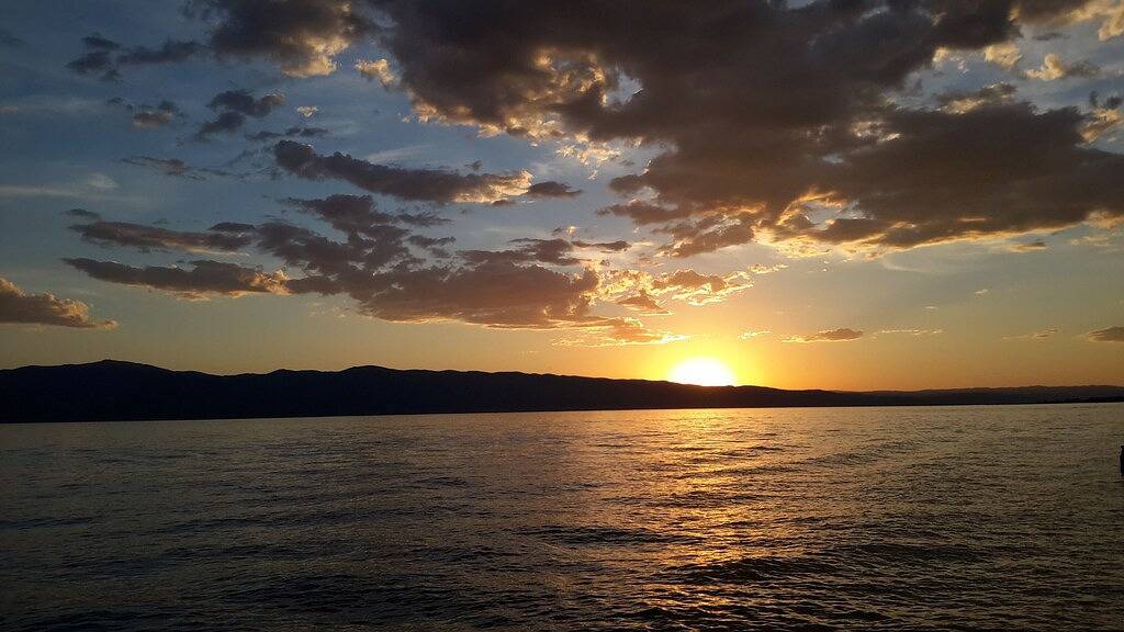 Log Cabin for 12 Guests in Flathead National Forest