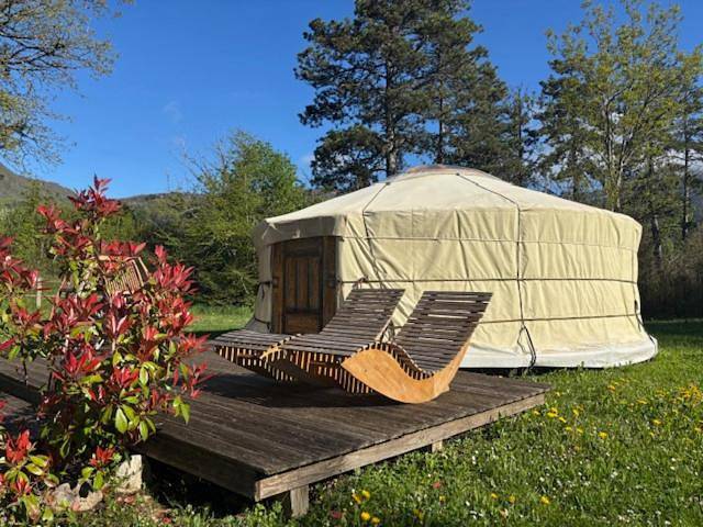 Gîte pour 4 personnes, avec terrasse à Champfromier - 3