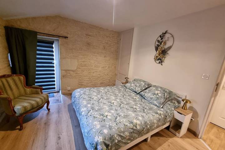 Le Figuier:8-person gite, heated pool and leisure facilities 25 minutes from Futuroscope. in Mazeuil, Vienne