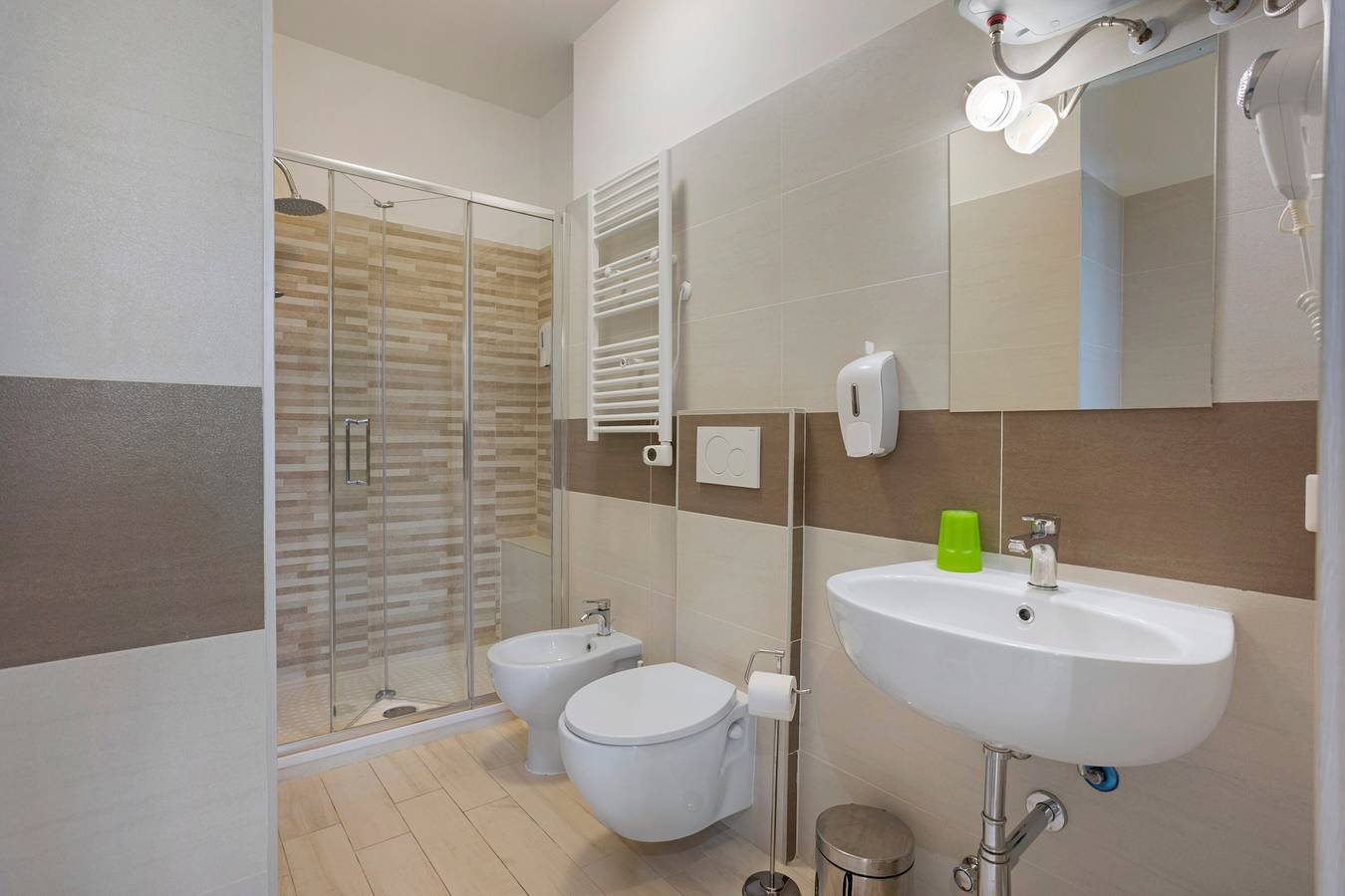 Room 'Tripla' with Wi-Fi and Air Conditioning in Milan, Milan Province
