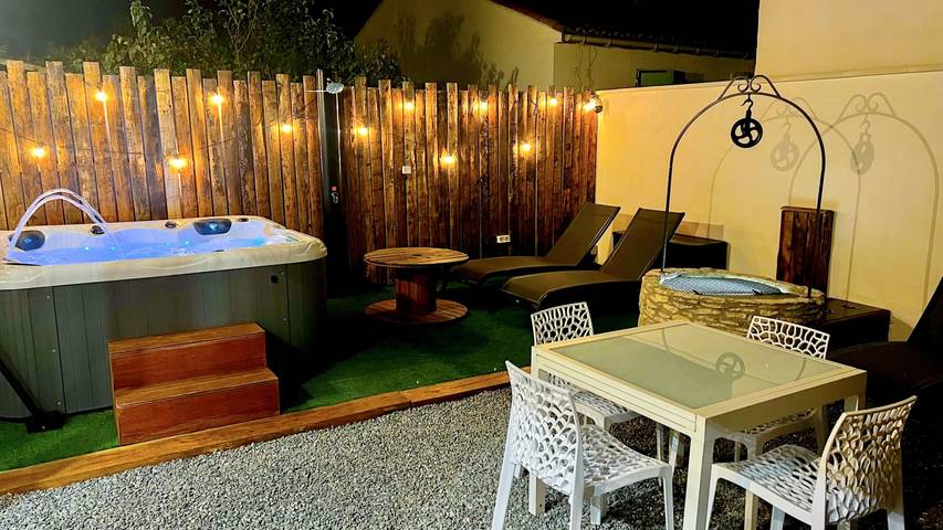 Gîte pour 14 personnes, avec piscine et terrasse ainsi que jacuzzi et jardin, animaux acceptés à L'Isle-sur-la-Sorgue - 2