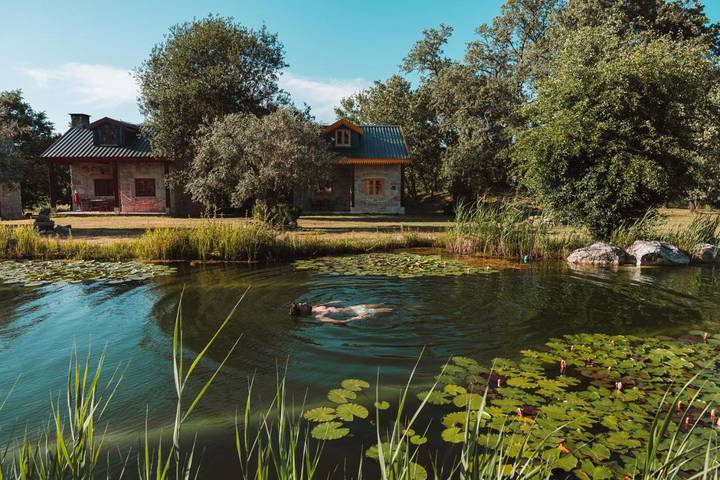 Casa rural para 4 pessoas, com vista para o lago e vista e ainda jardim and piscina, adaptado a crianças na Serra da Estrela
