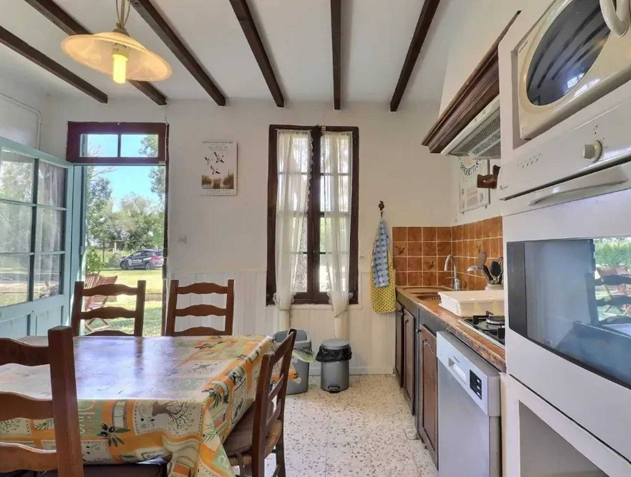 Charming Camargue house with shared swimming pool in Saintes-Maries-de-la-Mer, Arles region