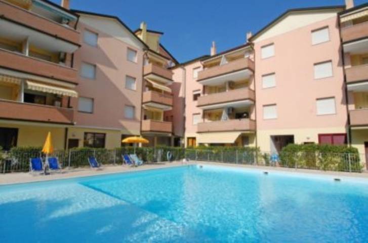 Apartamento entero, Apartamento tranquilo junto al mar con piscina al aire libre in Rosolina Mare, Rosolina