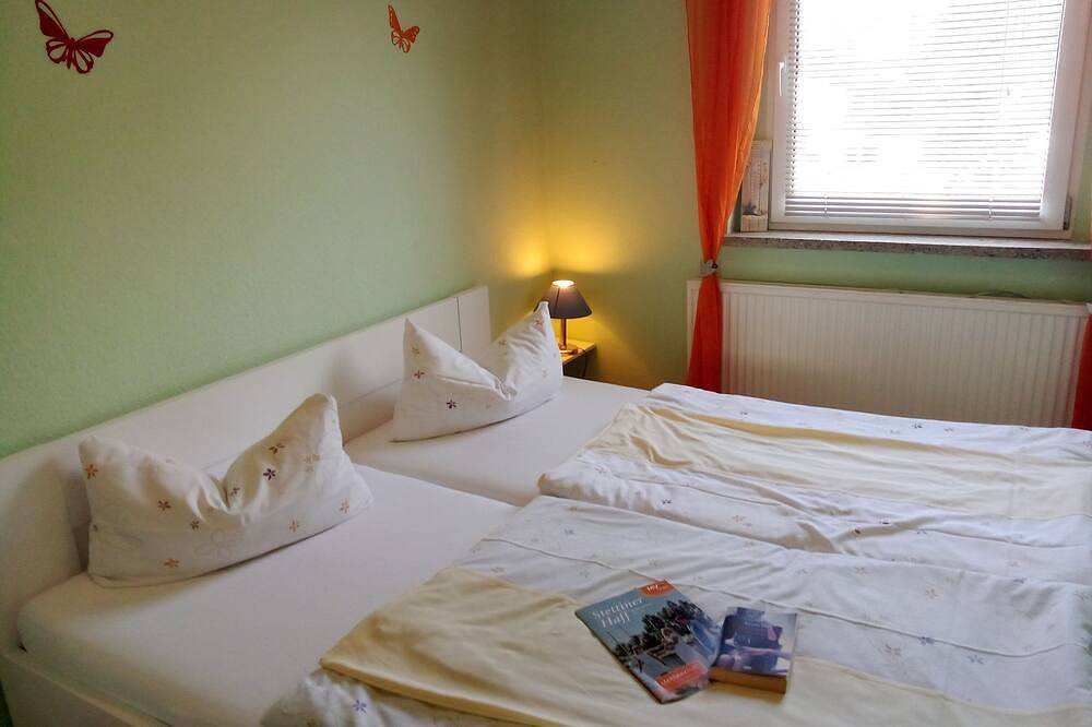 Ganze Wohnung, Fewo Christa (links) - Ostalgiehaus - Ferienhaus Am Stettiner Haff in Mönkebude, Vorpommern Greifswald