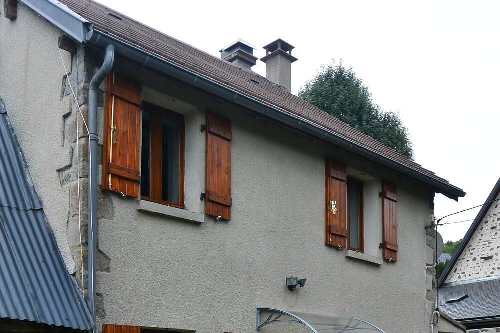 Maison de charme au cœur de la vallée du Sancy. in Saint-Sauves-d'Auvergne, Parc naturel régional des Volcans d'Auvergne
