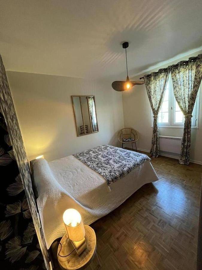 Location de vacances pour 10 personnes, avec piscine ainsi que terrasse et jardin à Rampieux - 3