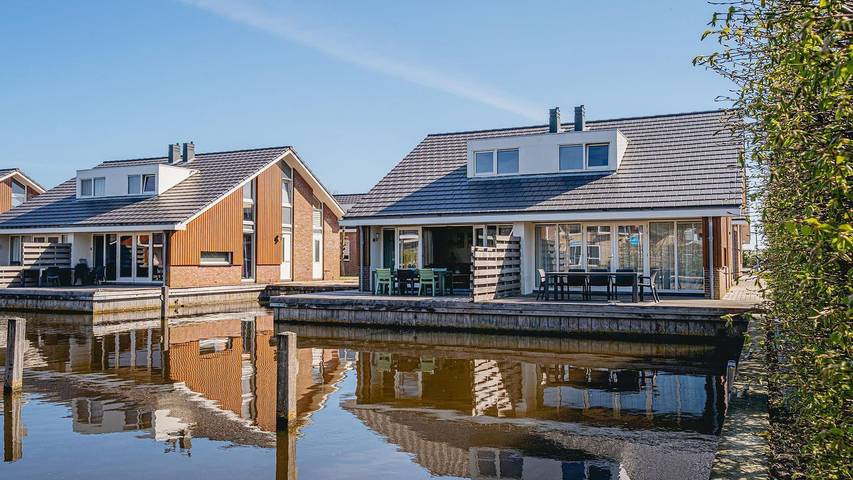 Appartement voor 13 personen, met terras in Uitgeest