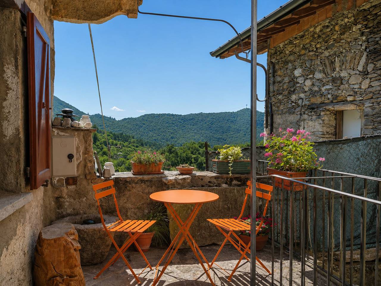 Ganze Wohnung, Berghütte am Lago Maggiore für 4 Personen in Dumenza Gemeinde, Lago Maggiore (Lombardei)