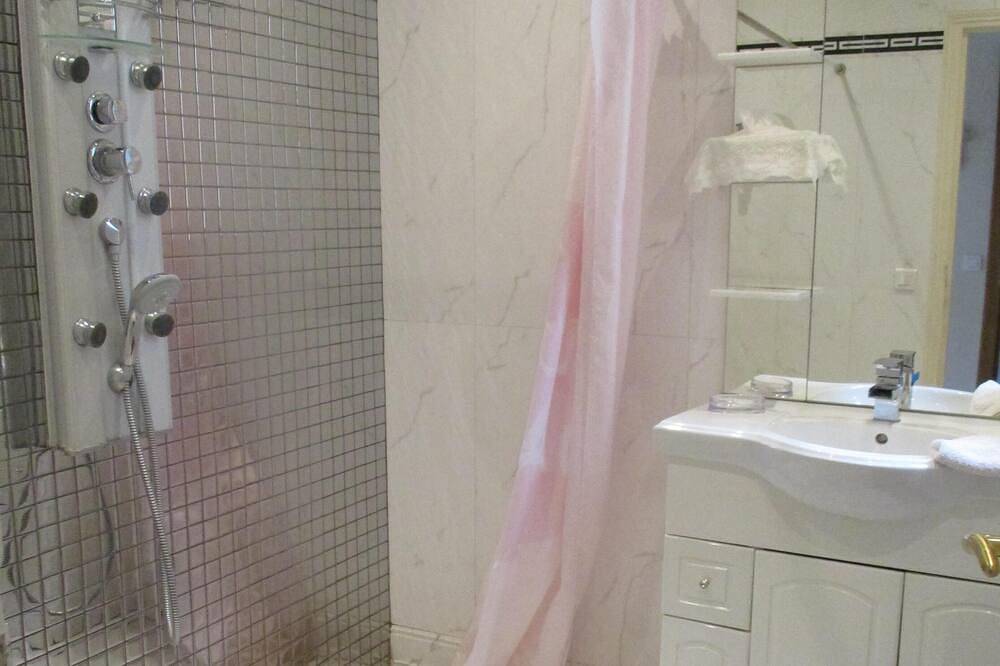 Appartement entier, 'Rive Droite' A deux pas de Paris avec jardin 'Comme à la Maison' in Champigny-sur-Marne, Val-de-Marne