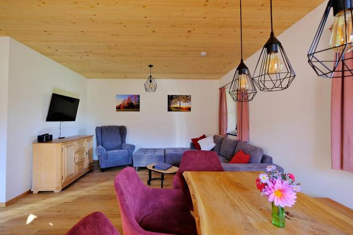 Ferienwohnung für 4 Personen, mit Balkon und Terrasse sowie Garten und Sauna in Wackersberg - 2