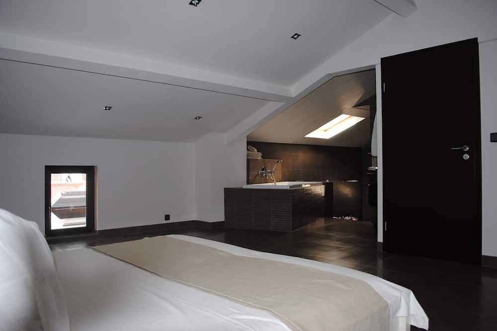 Umwerfendes 'Loft'-Haus mit 5 Sz, 6 Bz, Parkplatz, 500m Negresco, 100m Meer in Nizza, Mittelmeerküste (Frankreich)