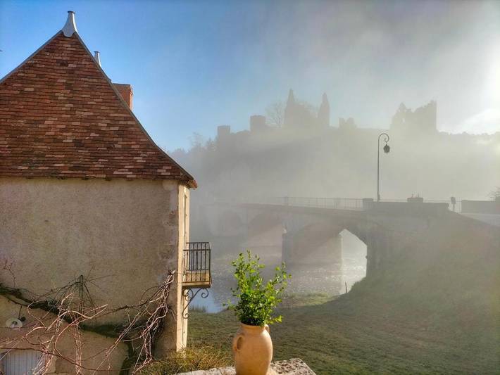 Location de vacances pour 2 personnes, avec Balcon ainsi que Jardin et Vue à Angles-sur-l'Anglin