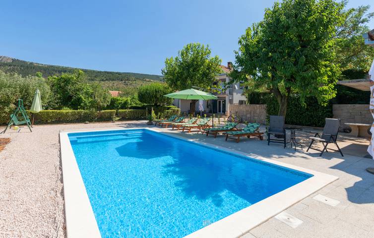 Gemütliche 240 m² große Wohnung mit Pool und Zugang zum Fluss, WLAN und Parkplatz in Imotski, Makarska Riviera