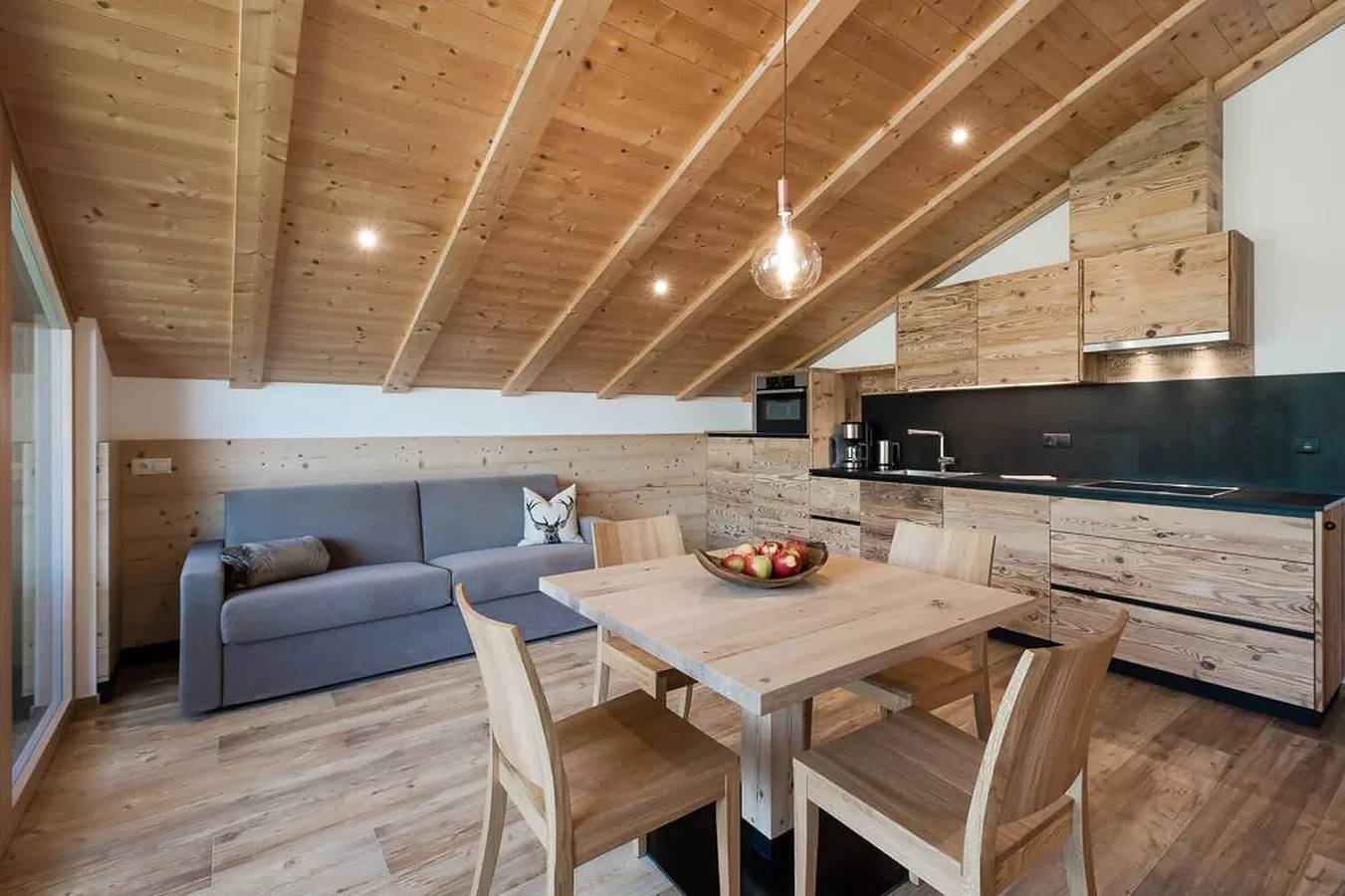 Entire apartment, Holiday Apartment 'Natur Suite Edelweisshof Tony' with Mountain View, Shared Garden & Wi-Fi in Gufidaun, Klausen