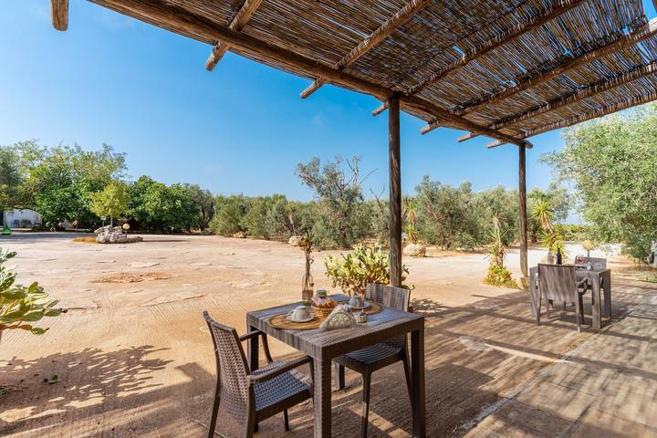 Apartamento entero, Apartamento vacacional "Domus Mea Salento Arazzo Verde" con piscina compartida y Wi-Fi in Ugento, Golfo de Tarento