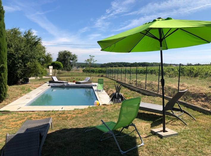 Gîte pour 8 personnes, avec terrasse et jacuzzi ainsi que jardin et piscine, animaux acceptés - 1