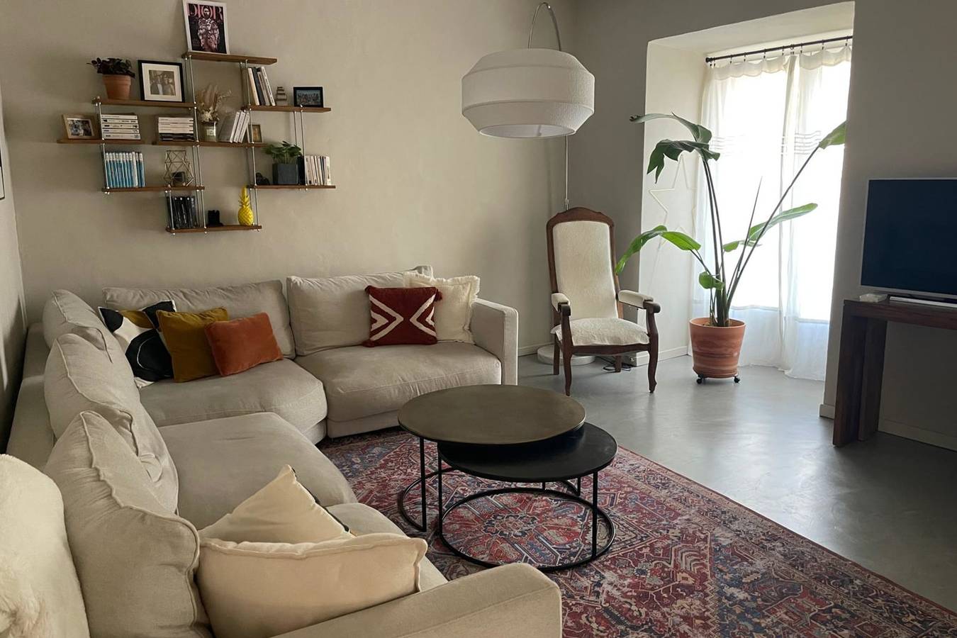 Charming large house in Velleron near Luberon. in Velleron, Vaucluse