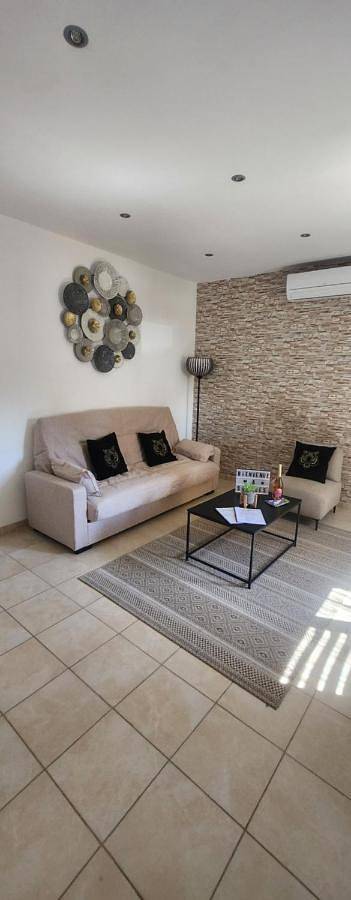 Ganze Wohnung, Maison Provence Avec Jacuzzi & Jardin Privé-Proche Avignon in Sorgues, Vaucluse