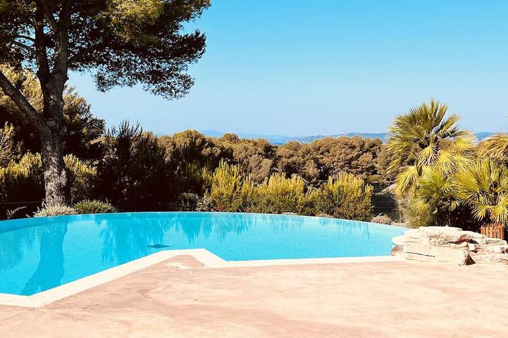 Location de vacances pour 4 personnes, avec terrasse et jardin dans Le Dramont
