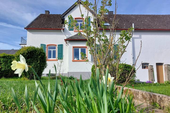 Ferienhaus für 7 Personen, mit Balkon und Terrasse sowie Garten in der Vulkaneifel