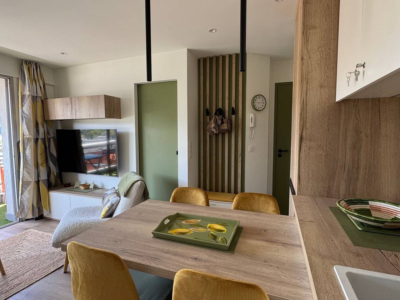 Appartement entier, Superbe Type 2 rénové 2025, climatisé, parking à Aix-les-Bains in Aix-les-Bains, Région de Chambéry