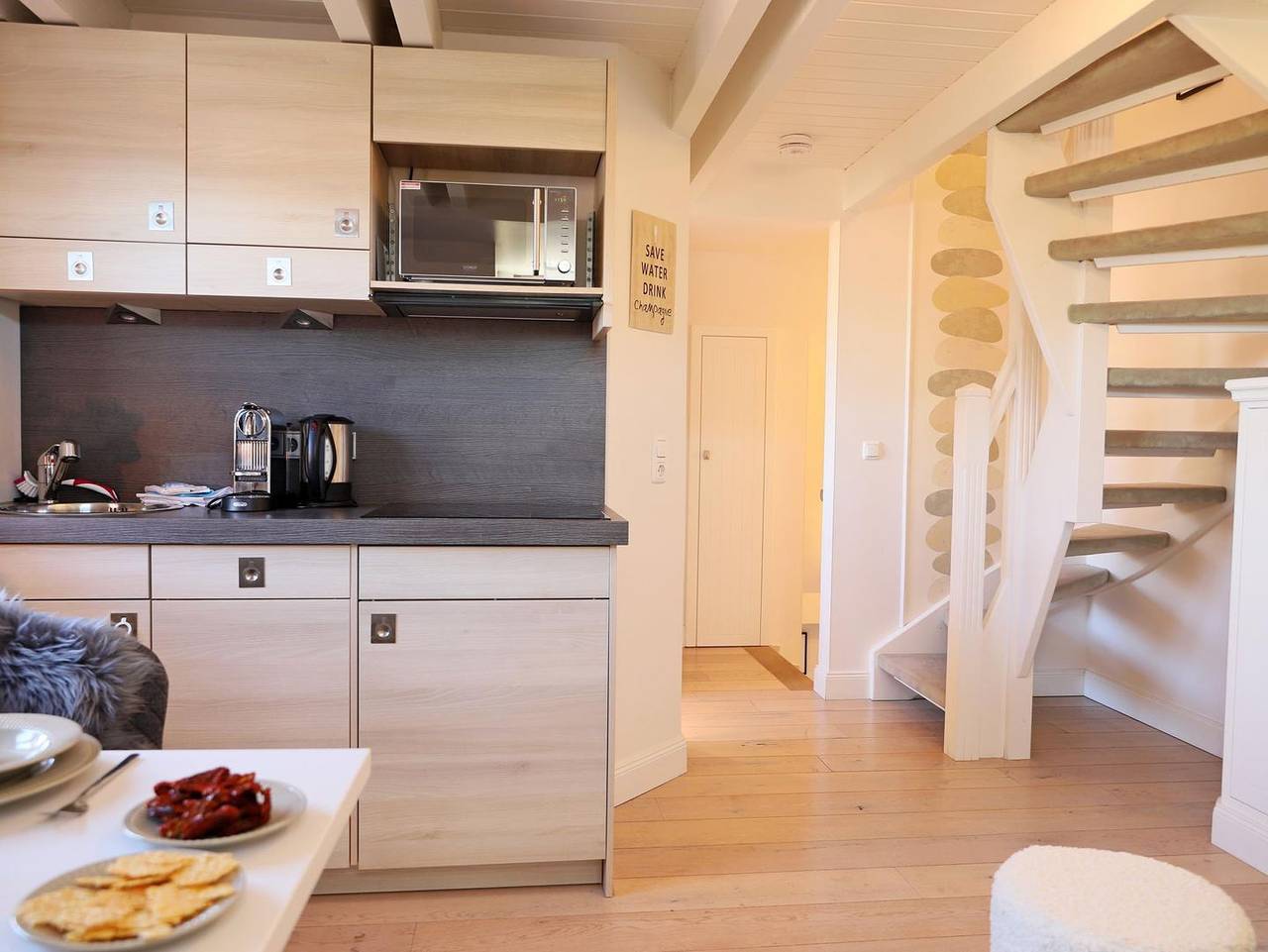 Ganze Wohnung, Exklusive Ferienwohnung in List – Meerblick, Süd-Balkon, zentral gelegen in List (Sylt), Sylt