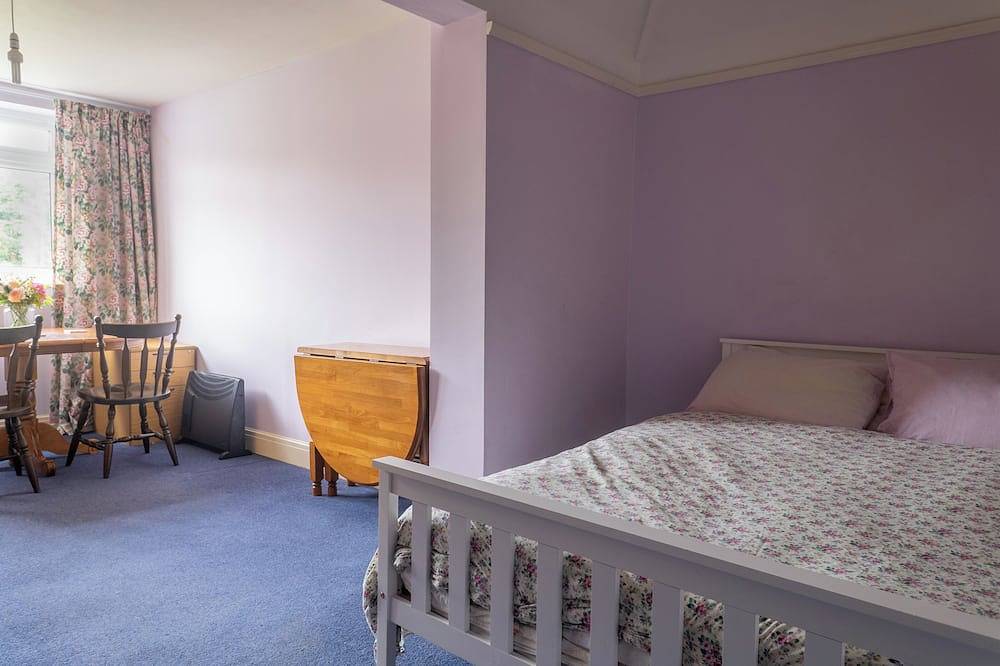 Room in shared house in leafy suburban road.  London Zone 4 in Sutton (London), London