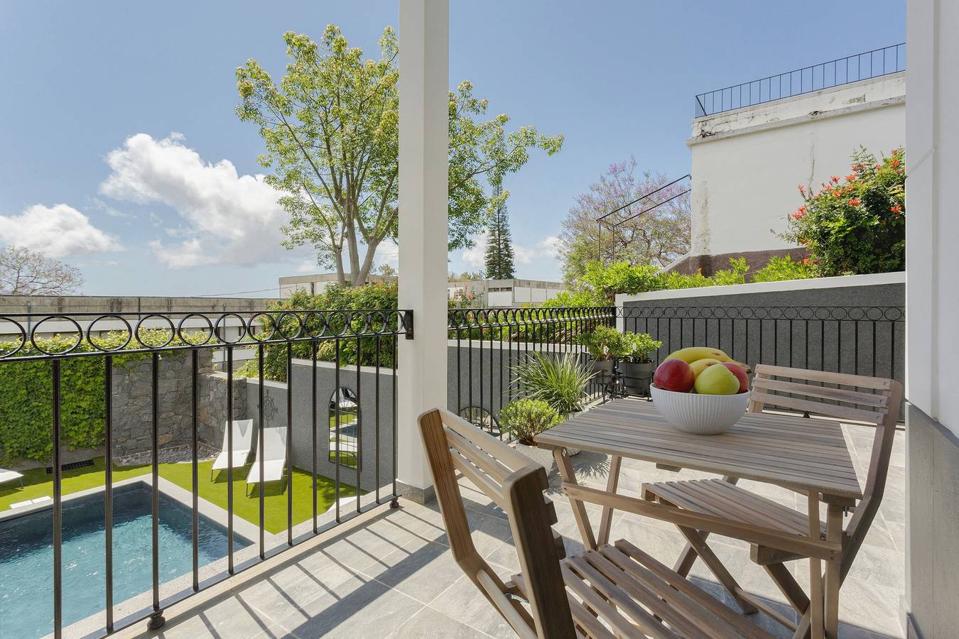 Ganzes Studio, Studio-Apartment '3' mit Bergblick, Gemeinschaftspool und Wlan in São Martinho, Madeira