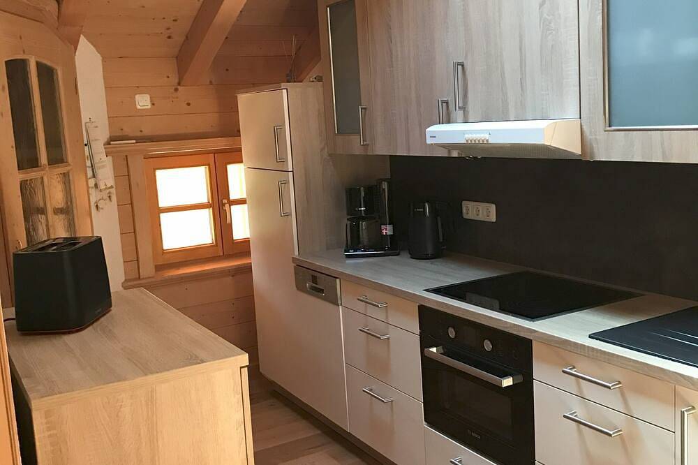 Ganze Wohnung, Ferienwohnung 55qm mit Balkon für max. 3 Erwachsene in Traunstein, Chiemsee