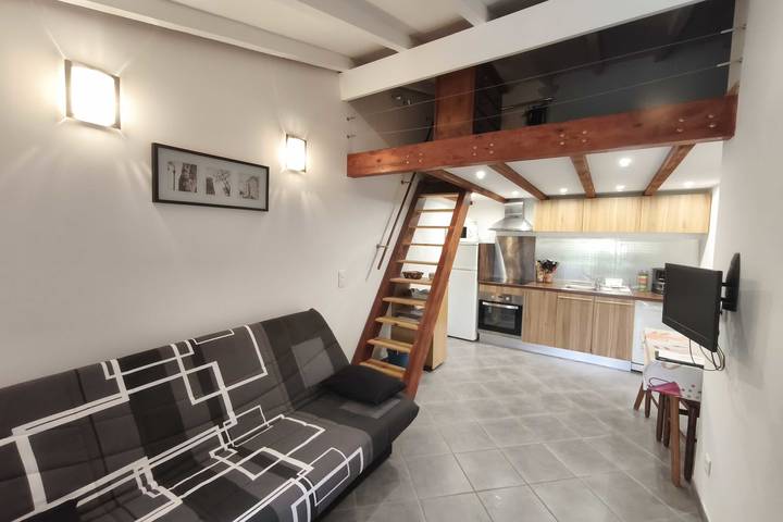 Gîte pour 4 personnes, avec terrasse et piscine, animaux acceptés à Albitreccia