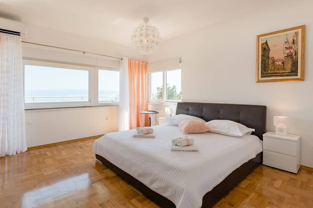 Ganze Wohnung, Duplex-Wohnung mit Meerblick nur 10 Meter vom Meer entfernt! in Stobrec, Split-Dalmatien