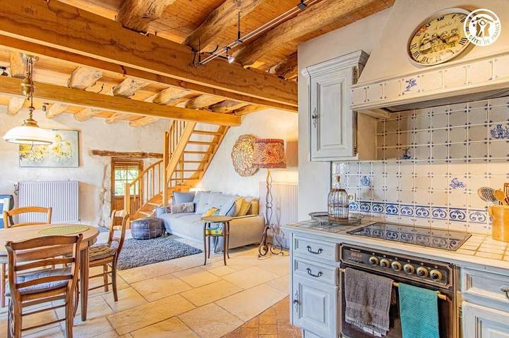 Location de vacances pour 2 personnes, avec jardin à Gourdon (Saône-et-Loire)