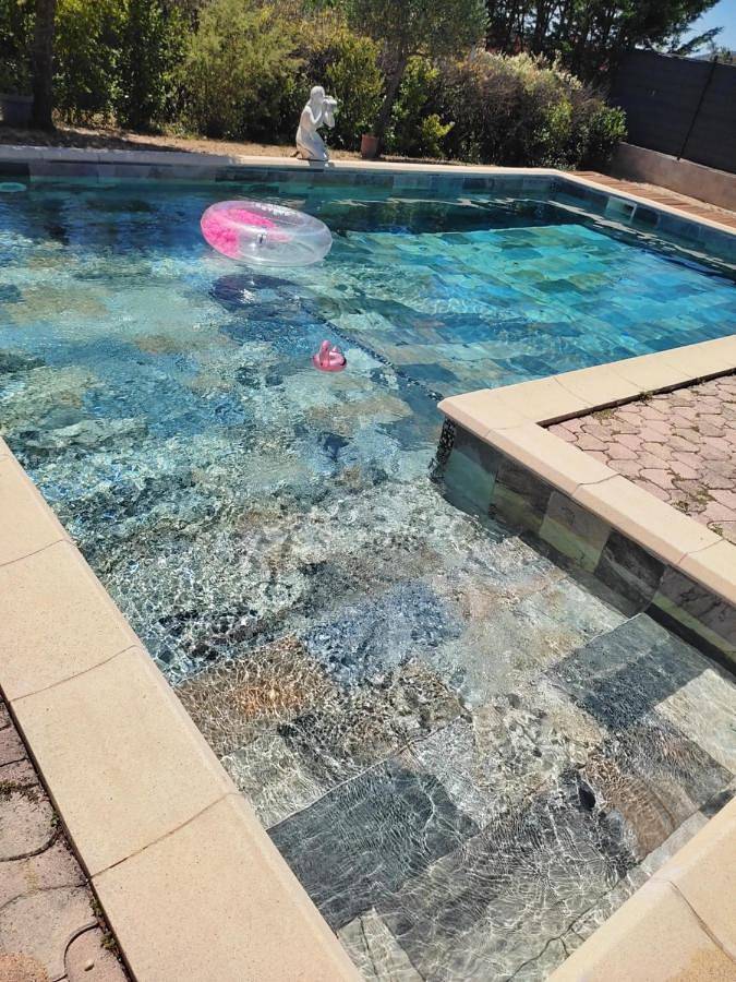 Location de vacances pour 6 personnes, avec piscine ainsi que vue et jardin à Saint-Martin-de-Valgalgues - 3