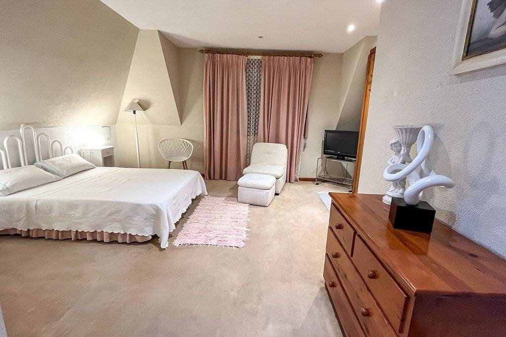 Villa mit Pool und Garten von 200 Metern in Bembrive, Vigo
