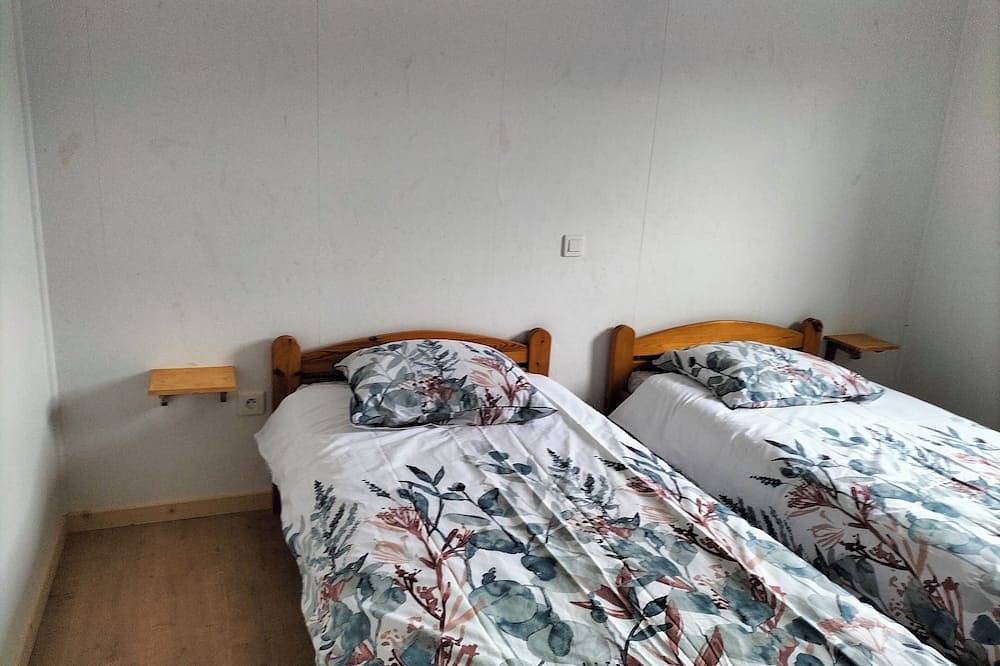Small wood-frame house for 4 people, quiet and comfortable. in Lubersac, Brive-la-Gaillarde und Umgebung