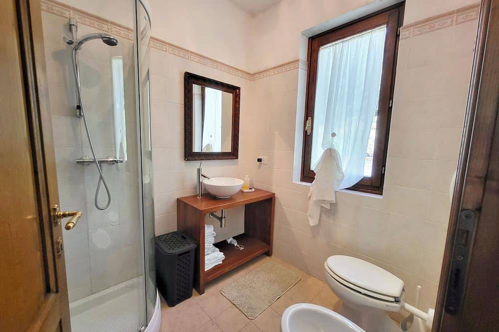 Romantische Riverside Property, kleiner privater Pool. Wifi. Zu Fuß zum Dorf. in Piazza al Serchio, Garfagnana