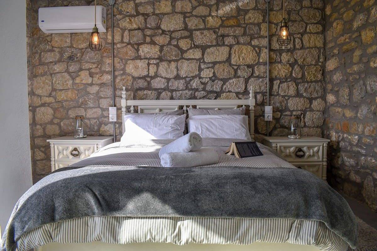 Coastal Stone Hideaway with Stunning Scenery, foto 14