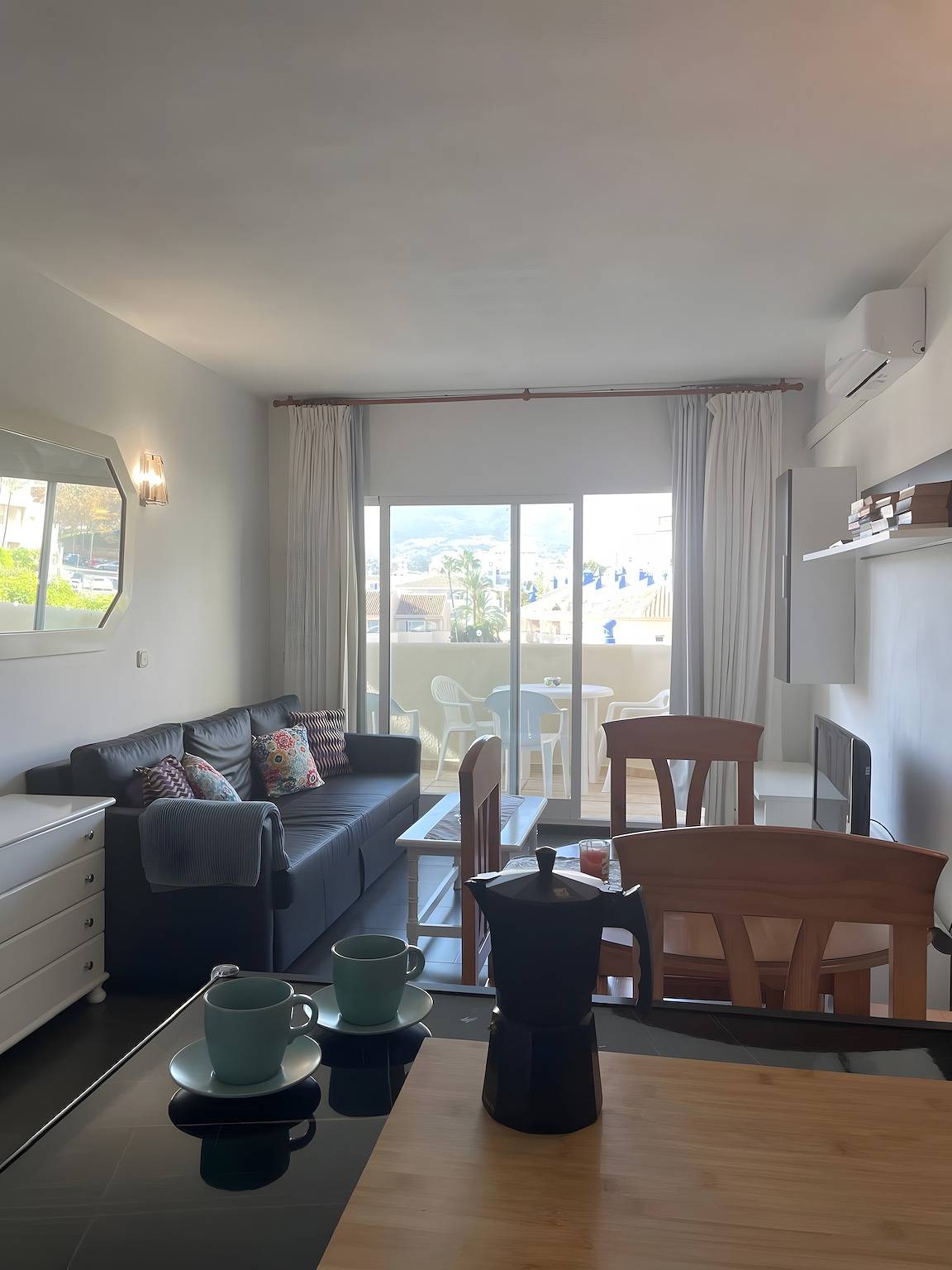 Appartement entier, Appartement 'Santi' avec piscine partagée, Wi-Fi et climatisation in Benalmádena Costa, Benalmádena