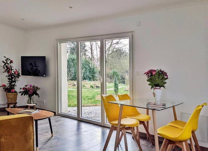 Location de vacances pour 4 personnes, avec Terrasse ainsi que Jardin et Vue à Mathieu (Calvados)