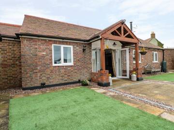 Holiday Home for 4 People in Stroud, The Cotswolds, Photo 1