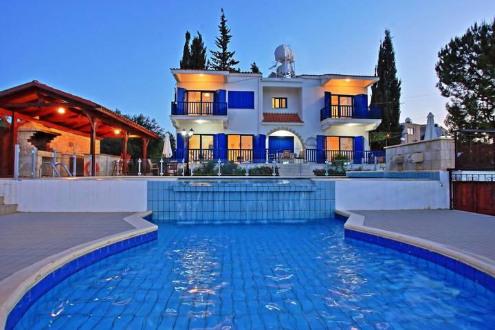 Villa voor 9 personen met tuin in Πόλις Χρυσοχούς, Zuid Cyprus