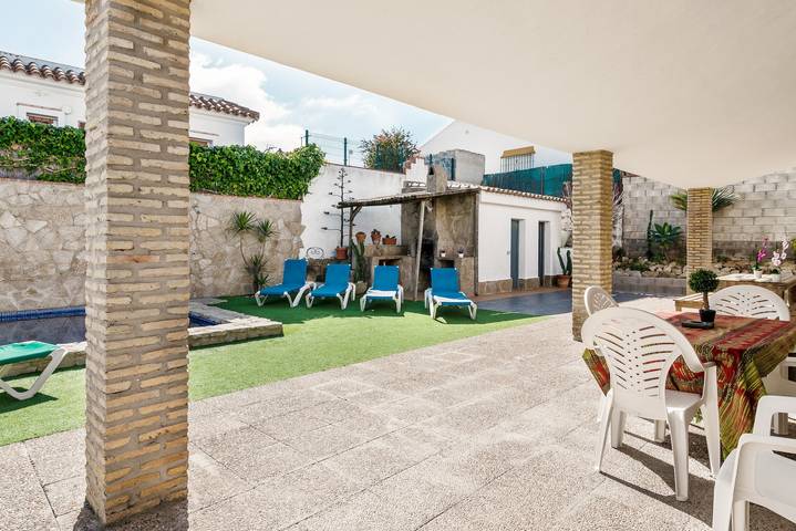 Villa rústica perto da praia com piscina, terraço e Wi-Fi; animais de estimação permitidos in Conil de la Frontera, Costa de la luz