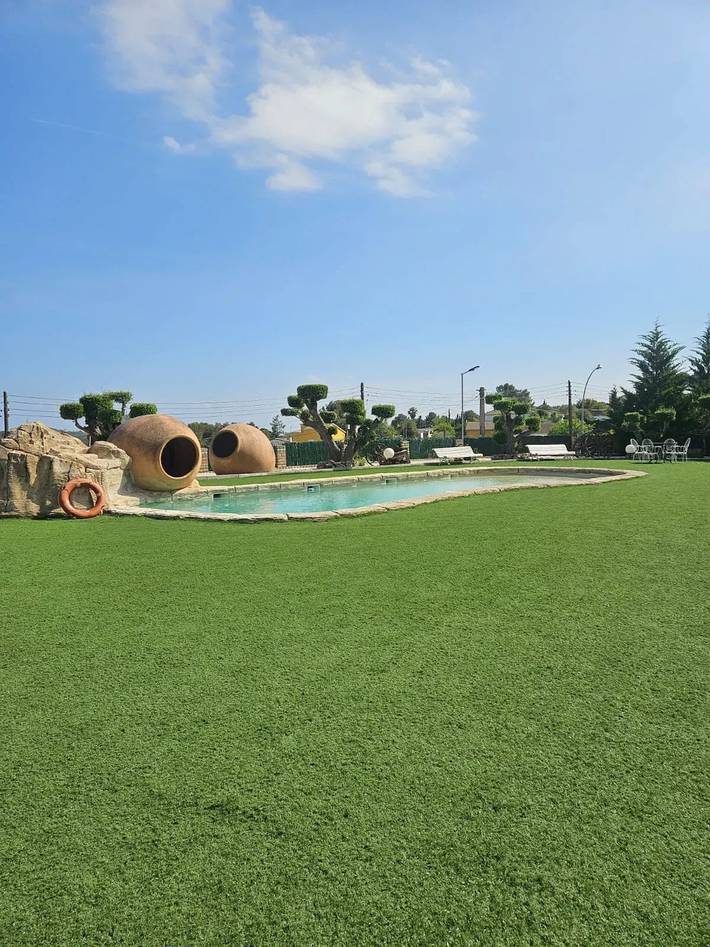 Chalet para 24 personas, con Balcón/Terraza y Jacuzzi además de Terraza y Jardín en Provincia de Barcelona - 2