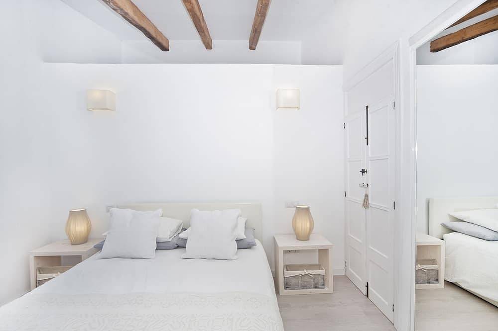 Eine atemberaubende rustikale Villa, renoviert in einem sehr schicken Stilmix in Genova, Palma