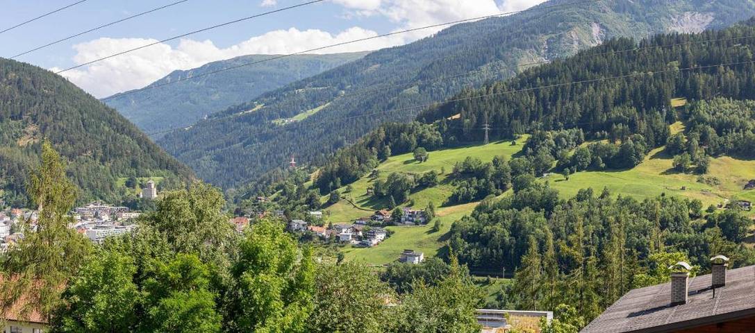 Ferienwohnung für 6 Personen, mit Balkon und Terrasse sowie Ausblick in Landeck - 3