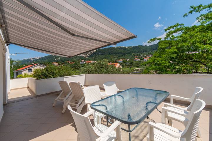 Ferienhaus für 8 Personen, mit Balkon und Garten in Banjol