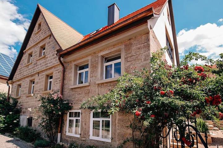 Ferienhaus für 8 Personen, mit Whirlpool und Terrasse