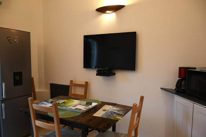 Gîte pour 4 personnes, avec vue et jardin à Lioux - 4