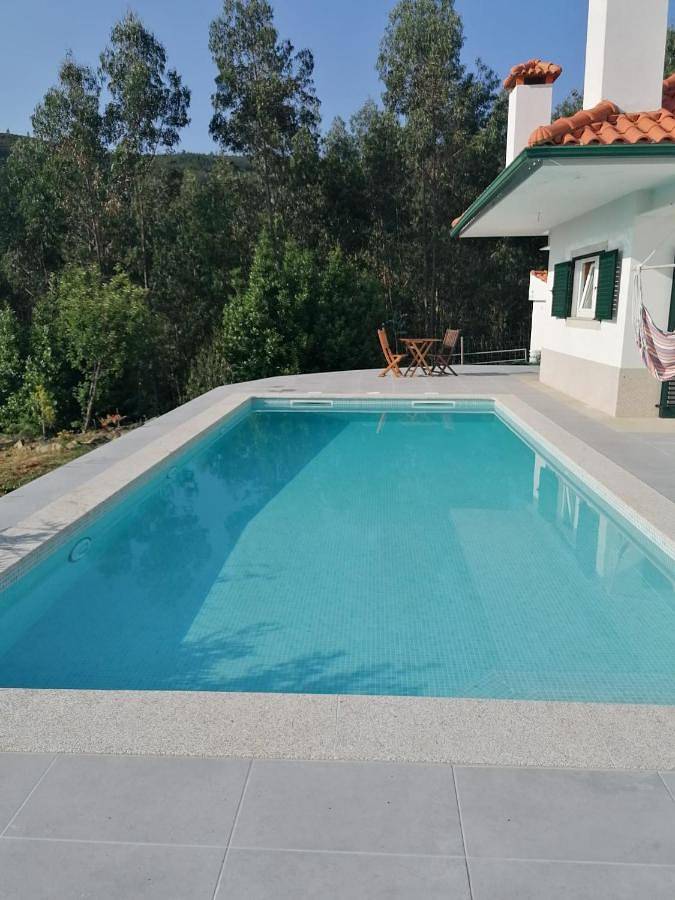 Maison de campagne pour 2 personnes, avec piscine ainsi que vue et jardin à Arouca - 4